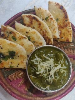 ગાર્લિક તવા નાન (Garlic Tava Naan Recipe In Gujarati) રેસીપી મુખ્ય ફોટો
