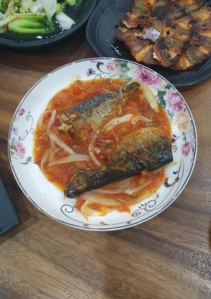 Hình của món Cá saba sốt cà.