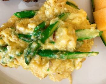 How To Make Recipe Scrambled eggs with Asparagus with Fontina Gruyere and Gouda cheese Most Delicious