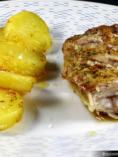 Una foto de Costilla de cerdo al horno con patatas