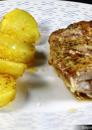 Una foto de Costilla de cerdo al horno con patatas