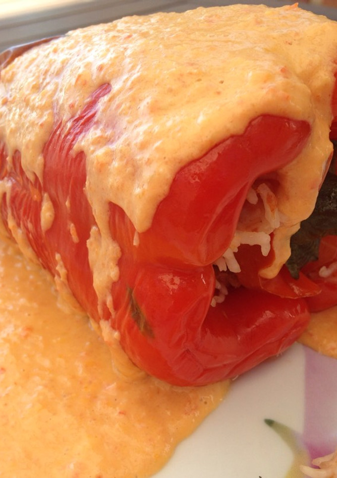 Una foto de Pimientos rellenos de arroz y Olivas