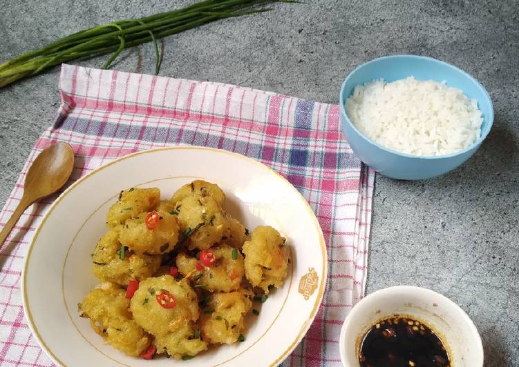 Cara Bikin Cucur Bawang Pedas Anti Gagal