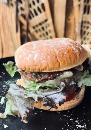 A picture of BBQ Hamburger!! 🍔.