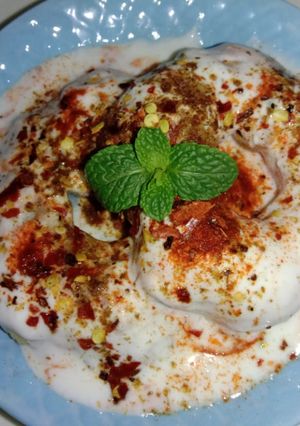A picture of Dahi Vada.