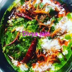 A picture of Lehsoni paneer palak.