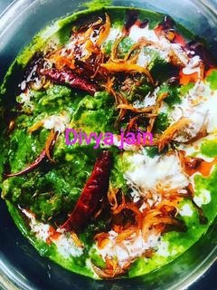 A picture of Lehsoni paneer palak.