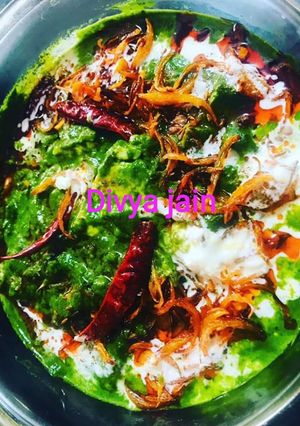 A picture of Lehsoni paneer palak.