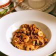 Pappardelle al Caffè in Bisque di gamberi al Whisky torbato, nocciole e profumo di limone