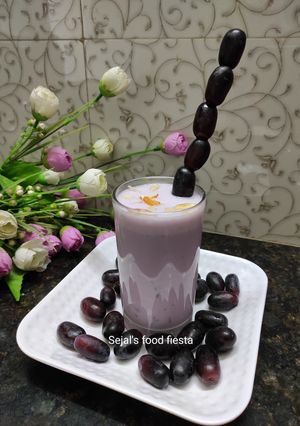 A picture of Black currant lassi.