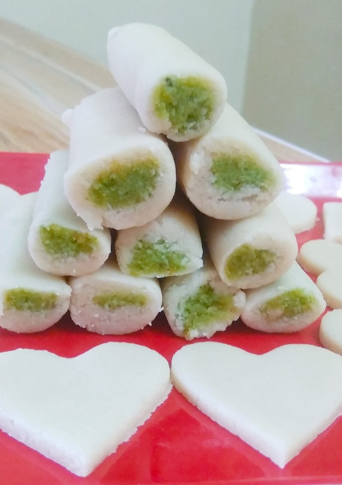 வேர்க்கடலை பிஸ்தா ரோல் செய்முறை முக்கிய புகைப்படம்