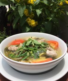 canh dưa chua sườn