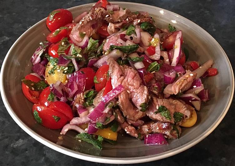 Thai beef salad (Nam tok - น้ำต�?เนื้อ)