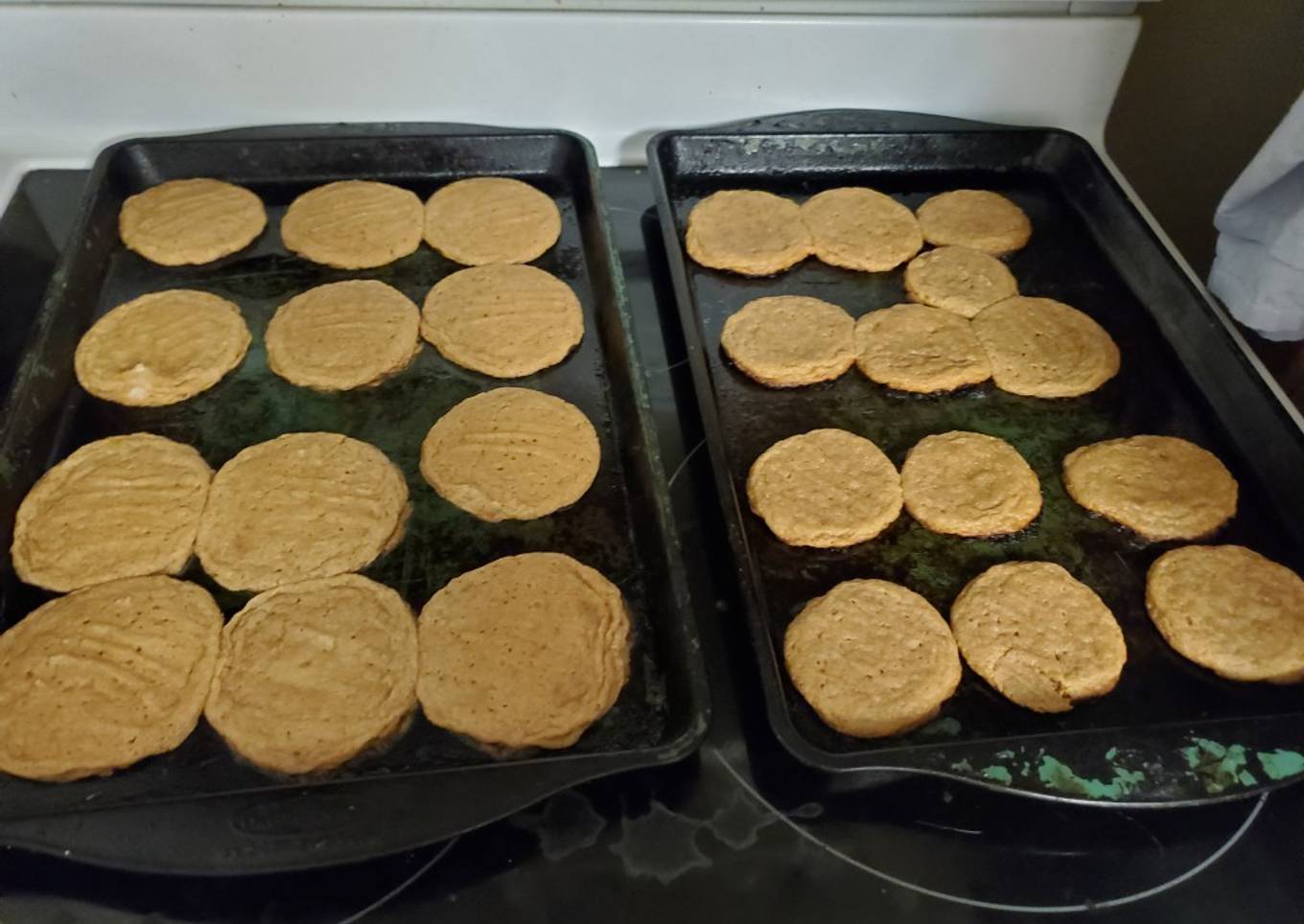 4 Ingredient Peanut Butter Cookies