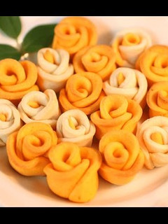 A picture of KUE BUNGA MANIS - SWEET FLOWER COOKIES.