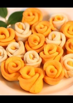 A picture of KUE BUNGA MANIS - SWEET FLOWER COOKIES.