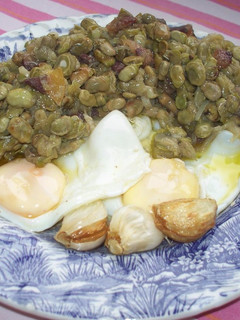 Foto principal de Habas con jamón y huevos fritos