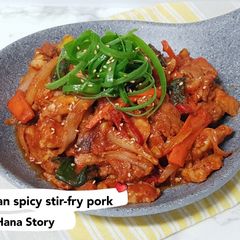 A picture of Korean spicy stir-fry pork(Jeyuk bokkeum).