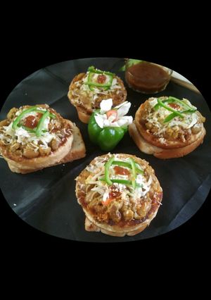 A picture of Mexican open bun.