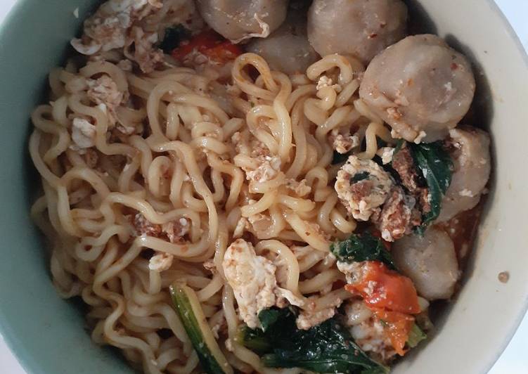 Mie Rebus Telor Bakso