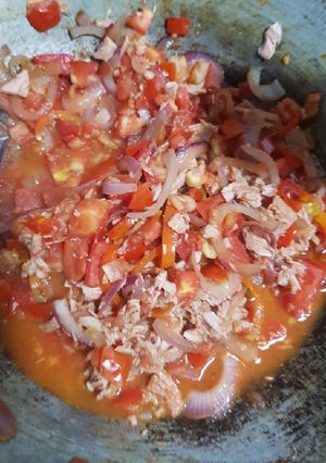 Una foto de Salsa de atún y tómate
