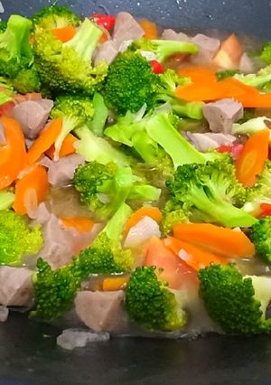 Foto resep Tumis brokoli,wortel & baso sapi