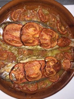 Una foto de Besugos con mantita de tomates