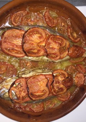 Una foto de Besugos con mantita de tomates