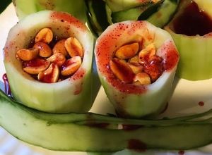 Una foto de Pepino enchilado