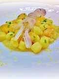 Gnocchetti di patate con crema di porro, datterini gialli confit e cicale di mare