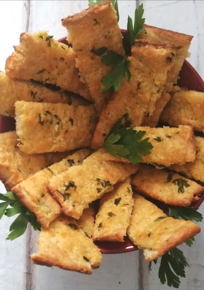 Una foto de Pan de ajo keto 🥖🧀🧄🌿
