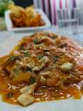 Suquet de caballa y chips de vegetales
