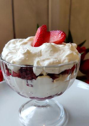 A picture of Keto deconstructed strawberries and cream cake.