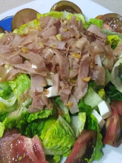 Una foto de Ensalada con York crujiente