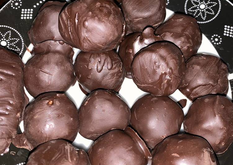 Steps to Prepare Any-night-of-the-week Coconut bites/ Bounty chocolate