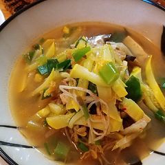 Mung bean sprouts summer soup 豆芽汤 A picture of Mung bean sprouts summer soup 豆芽汤.