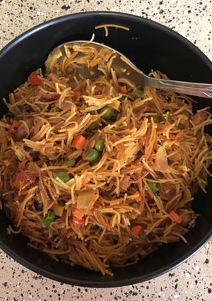A picture of Vermicelli vegetable pulao.