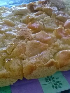 Una foto de Torta invertida de manzanas fácil
