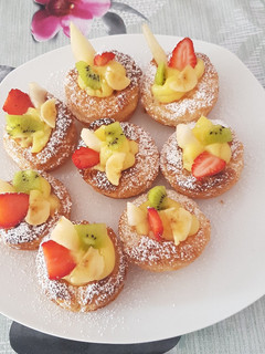 Una foto de Tartaletas rellenas de crema pastelera y frutas