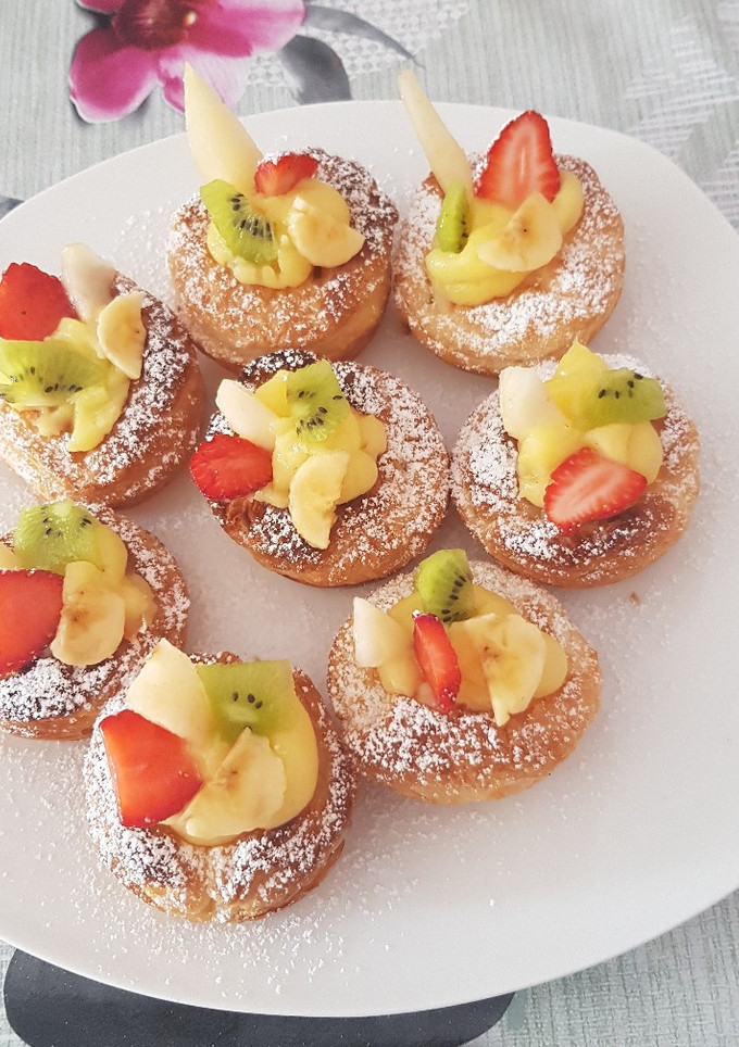 Una foto de Tartaletas rellenas de crema pastelera y frutas