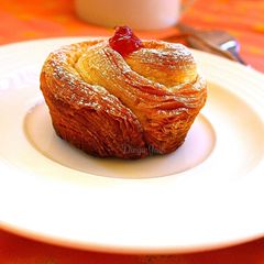 A picture of Almond and Raspberry Cruffins.