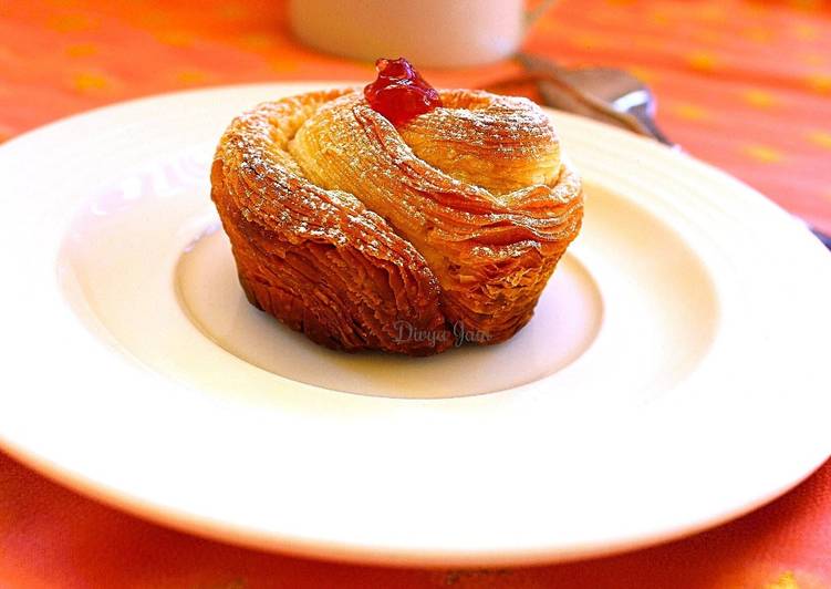 Almond and Raspberry Cruffins