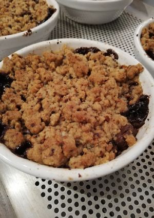 Une photo de Crumble de poire chocolat aux noisettes