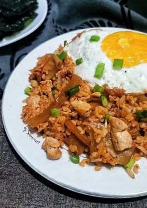Foto resep Kimchi Fried Rice (김치볶음밥 - Kimchi-bokkeumbap)