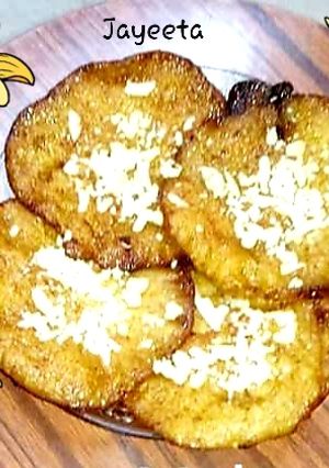 A picture of Mango Khoya Malpua.