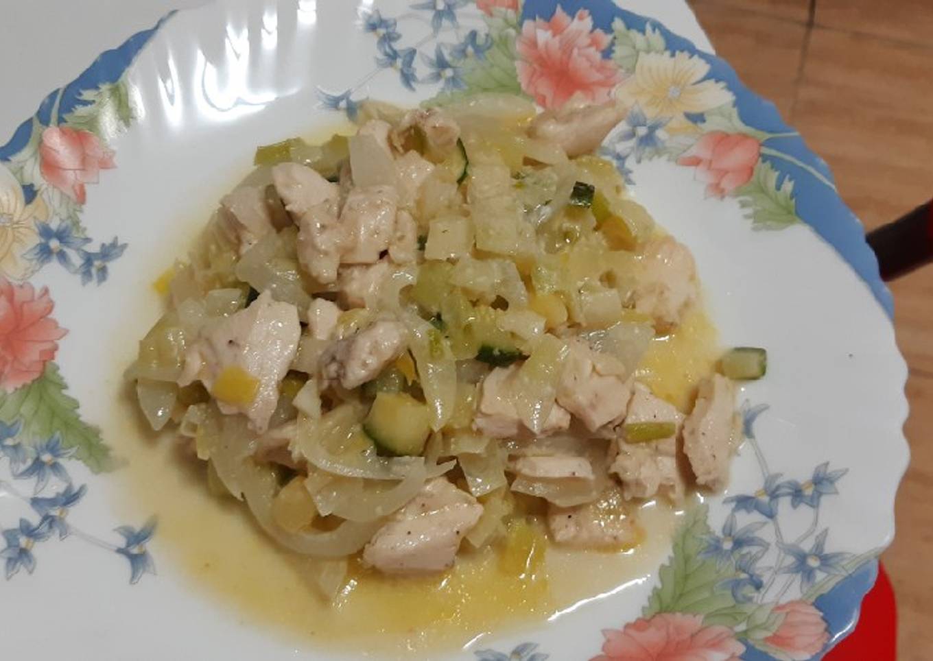 Pechuga de pollo con verduras al cabrales