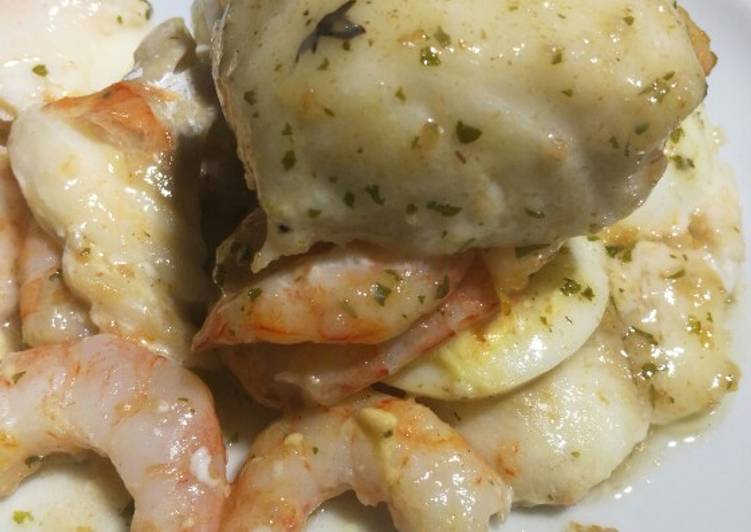 Merluza rellena de gambas y huevo