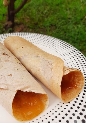 Una foto de Panqueques integrales con dulce de leche y mermelada