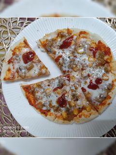 पिज़्ज़ा विथ होम मेड सॉस (pizza with homemade sauce recipe in Hindi) रेसिपी मुख्य फोटो