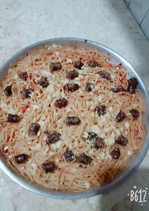 صورة لوصفة بيتزا المعكرونة بالسجق 🍕🍕